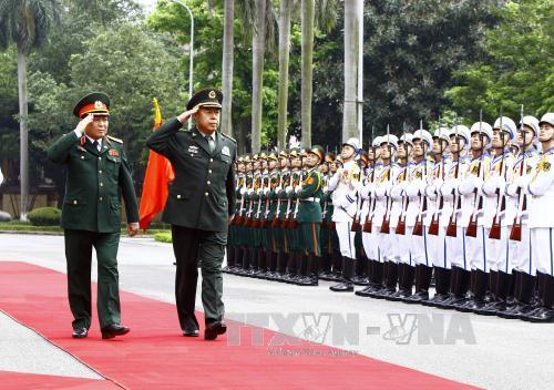 Đại tướng Ngô Xuân Lịch hội đàm với Phó Chủ tịch Quân ủy Trung ương Trung Quốc